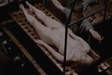 Голая Билли Пайпер в сериале Страшные сказки